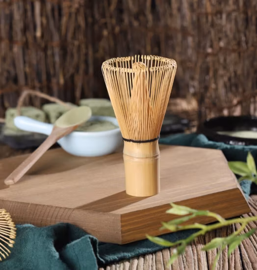Handgefertigter Matcha-Schneebesen aus Bambus in natürlicher Farbe